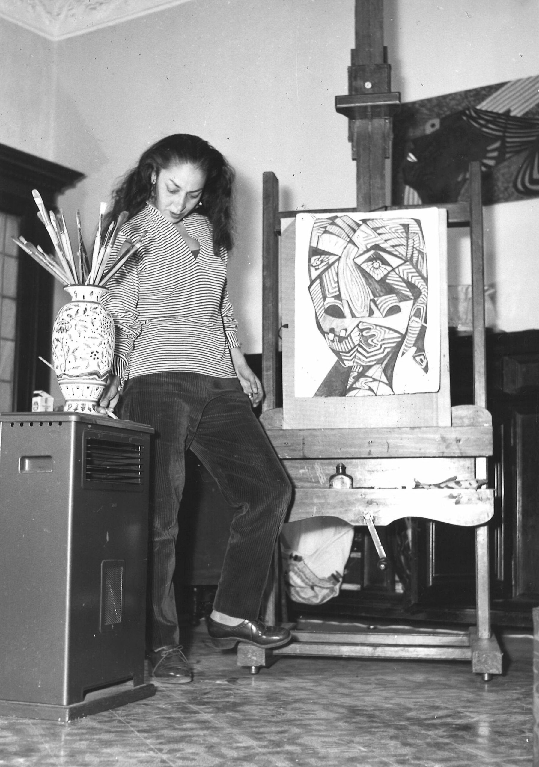 Emma Reyes dans son atelier à Rome, 1955 © MAAP